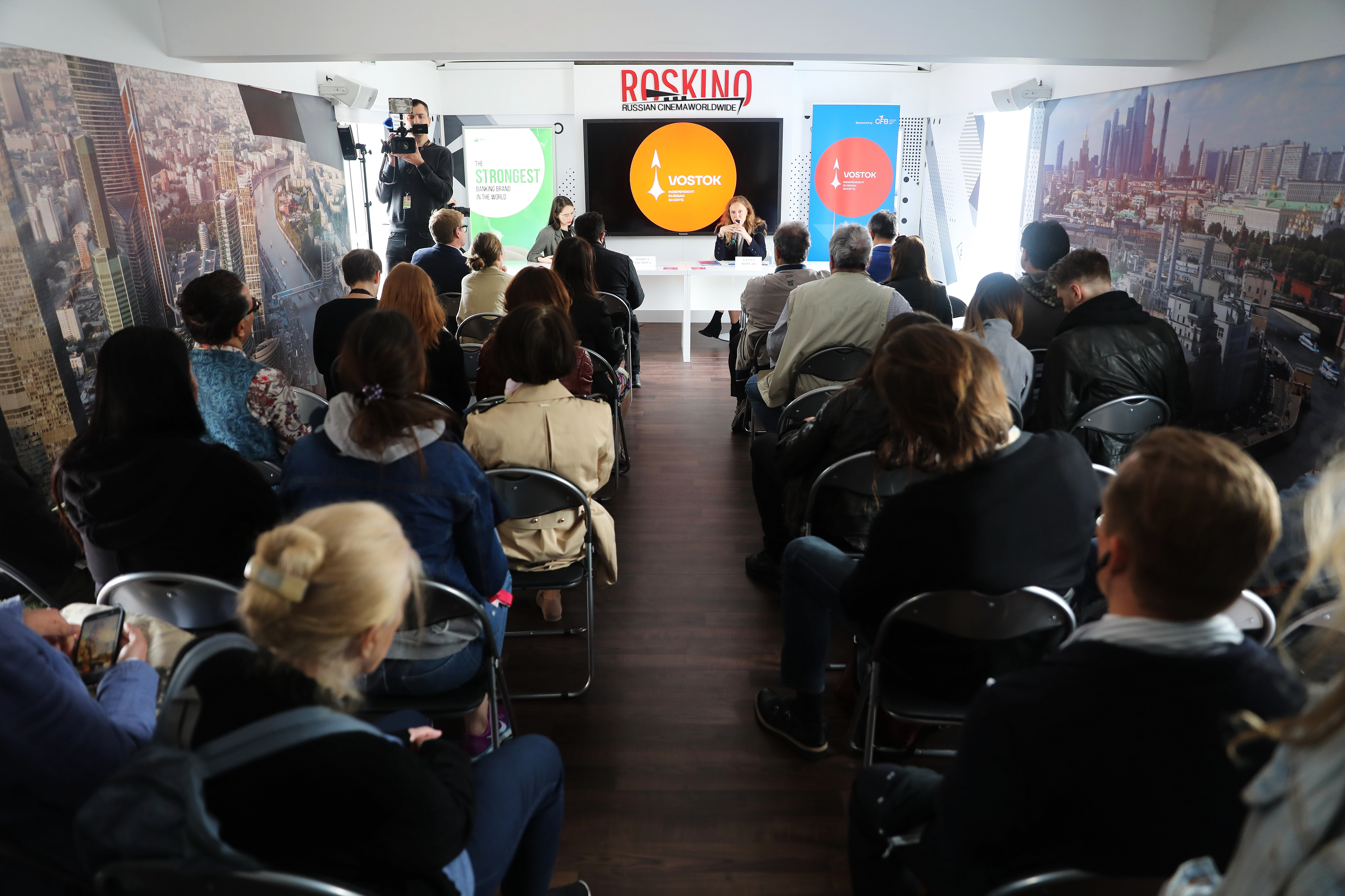 Пресс-конференция в российском павильоне Каннского фестиваля